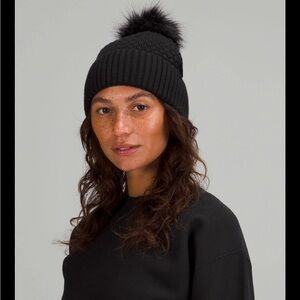Lululemon Bubble Knit Pom Beanie